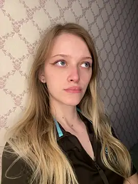 Evvie Summn1 online show from April 26, 2:37 pm