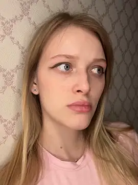 Evvie Summn1 online show from April 7, 4:20 pm