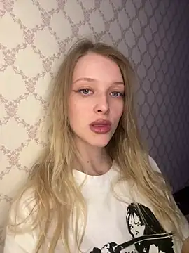 Evvie Summn1 online show from April 21, 1:51 pm