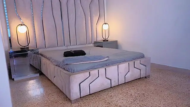 MAISE HILL1 online show from April 20, 1:14 pm