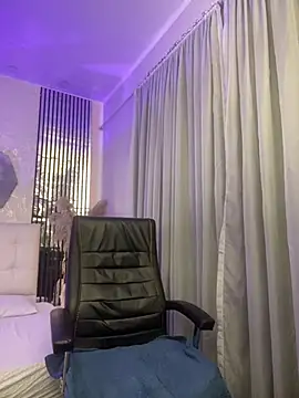 liss black online show from April 25, 4:15 am