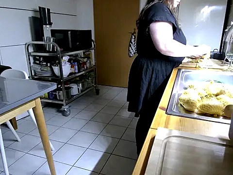 MarthaBriest online show from November 27, 6:49 am