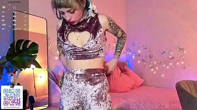 lavenderluxe online show from April 6, 7:04 pm