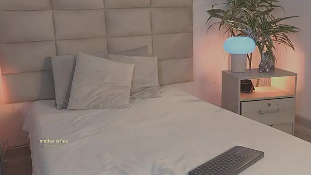 emma brooks1 online show from March 12, 8:22 pm