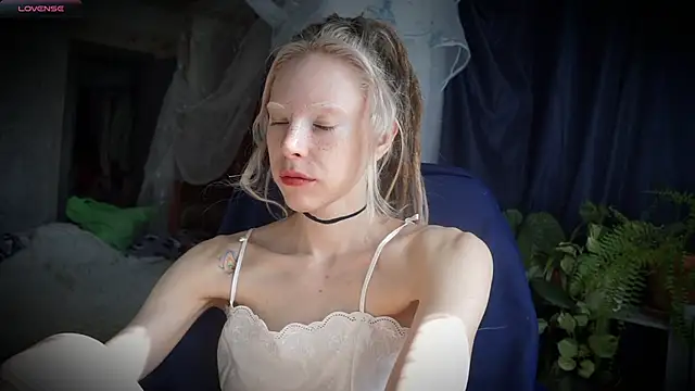  Phantom thread  online show from March 27, 11:00 am