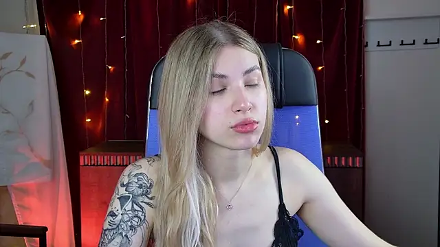 EllieCutes online show from April 23, 7:27 am