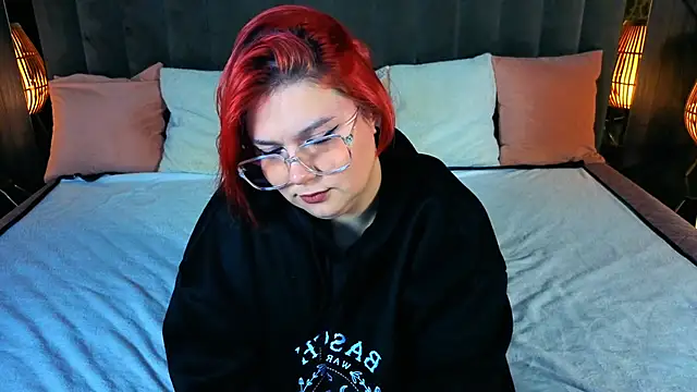 Snapshot of BettyDark chatting on September 28, 8:25 pm BettyDark online show from September 28, 8:25 pm
