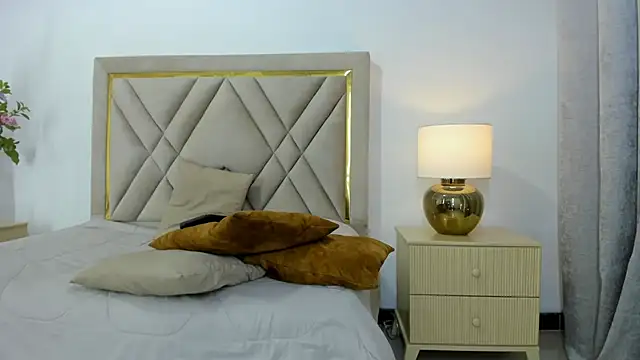 emily queen2 online show from April 25, 6:38 pm