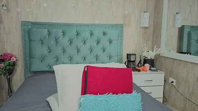 Marcelaa fox online show from April 17, 9:50 pm