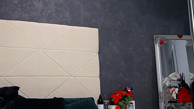 IssaSmith online show from April 21, 7:26 am