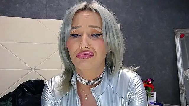 IssaSmith online show from April 25, 7:22 am