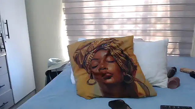 Foxybrownxx1 online show from April 21, 9:27 am