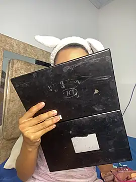 bunniestwosomee online show from July 8, 3:31 am