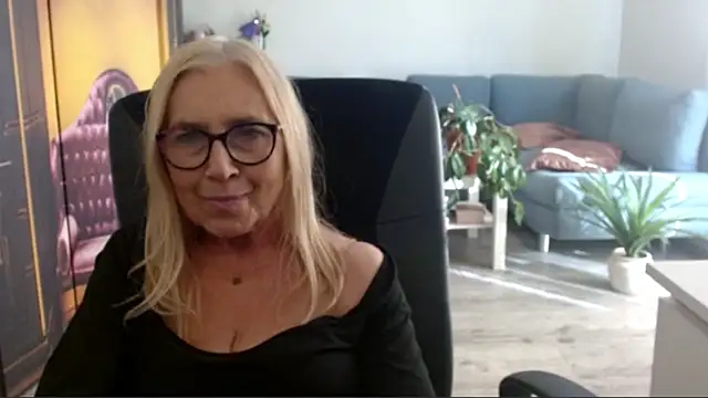 Snapshot of sofia_xkiss chatting on September 20, 2:26 pm sofia xkiss online show from September 20, 2:26 pm