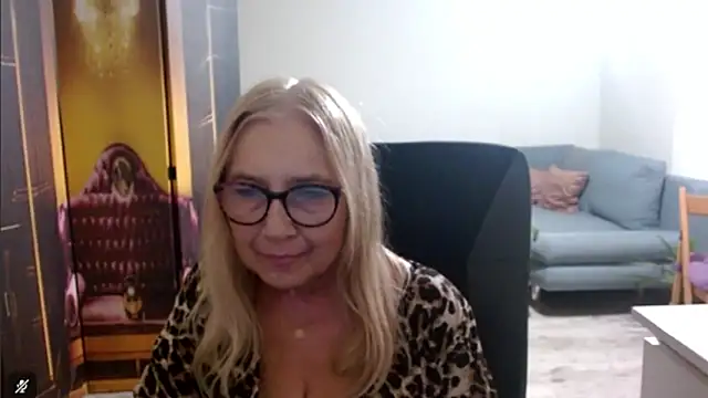 sofia xkiss online show from November 10, 2:45 pm