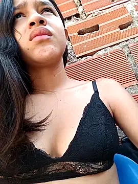 Snapshot of Little_Pau_Dirty chatting on October 15, 1:25 pm Little Pau Dirty online show from October 15, 1:25 pm