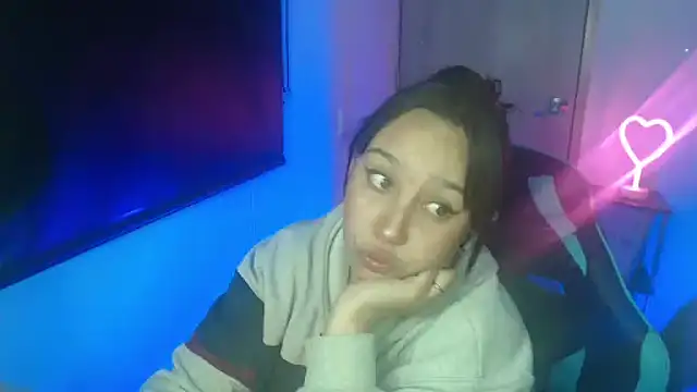 Skarlet Adams28 online show from April 28, 1:14 am