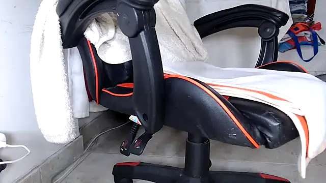 EmmyHorny  online show from April 24, 3:53 am