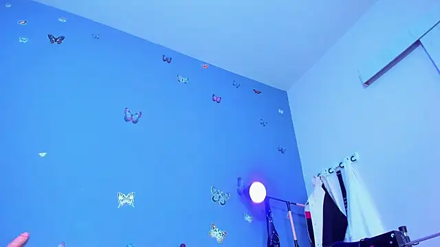 Kaira mosse online show from April 26, 1:42 pm