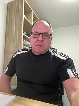 coupleLatinaLovers online show from January 19, 8:10 am