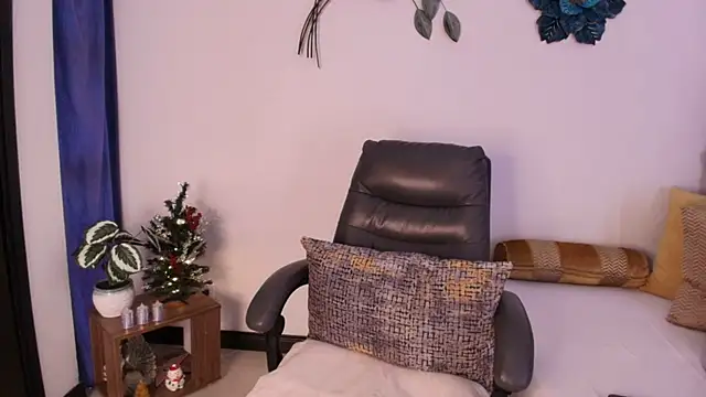 Saray M  online show from December 15, 5:18 pm