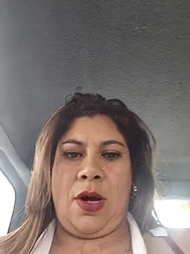 Laura-Hernandez online show from March 15, 3:14 pm