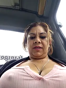 Laura-Hernandez online show from April 21, 3:41 pm