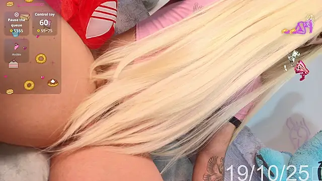Snapshot of Kenia_Fox chatting on October 19, 7:21 am Kenia Fox online show from October 19, 7:21 am