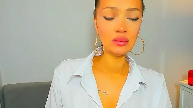 OliviaFantasy online show from April 26, 6:11 am