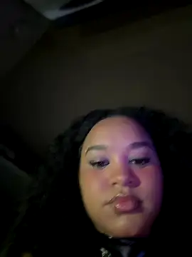 Snapshot of Lucy_wilson5 chatting on October 18, 11:28 pm Lucy wilson5 online show from October 18, 11:28 pm