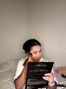 Snapshot of Lucy_wilson5 chatting on October 11, 9:25 am Lucy wilson5 online show from October 11, 9:25 am