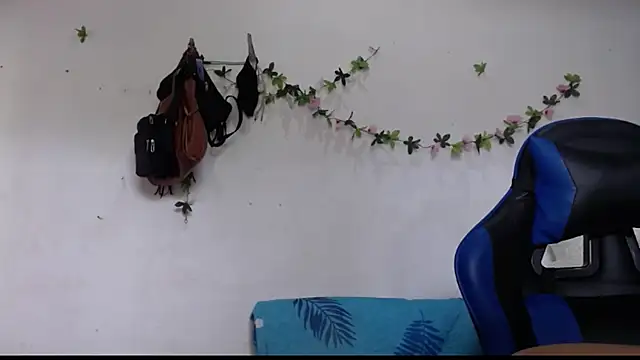 alexandra lorens online show from April 25, 7:33 pm