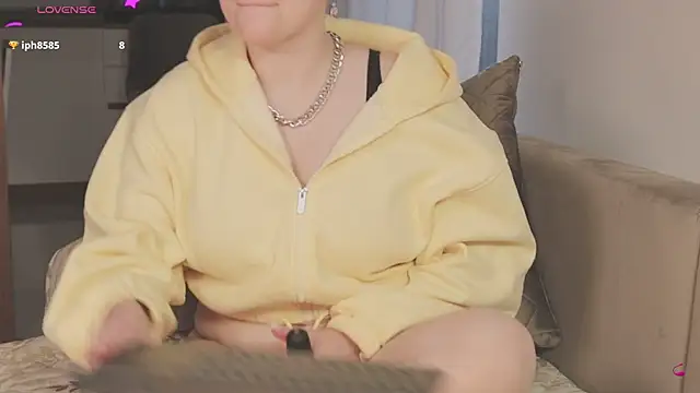 LikaBerry1 online show from April 22, 5:32 pm