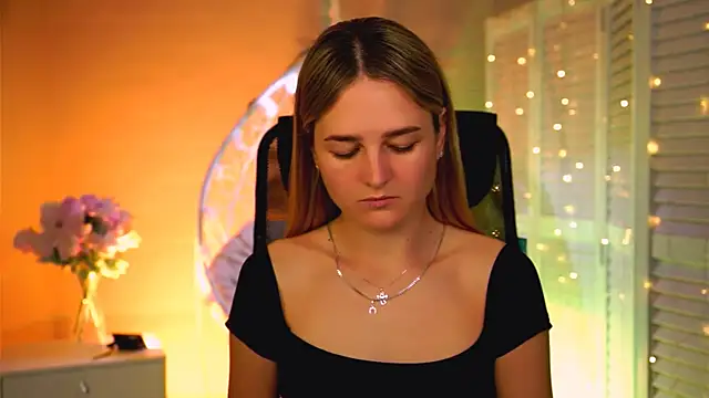 DeboraLarson online show from April 26, 3:15 am