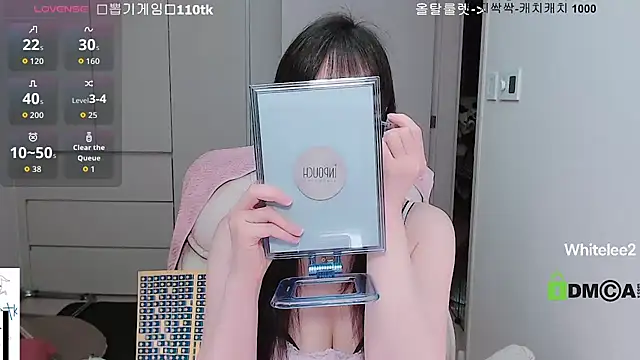 whitelee2 online show from April 23, 1:24 pm