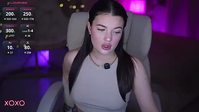 YourLolaBunny online show from March 19, 8:13 pm