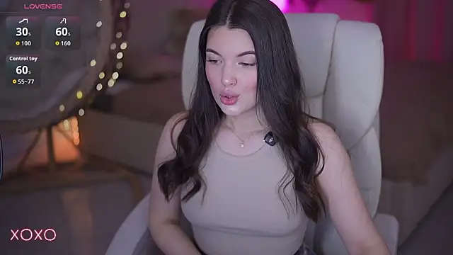 YourLolaBunny online show from April 26, 6:44 am