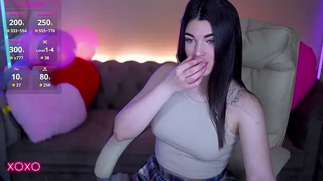 YourLolaBunny online show from February 13, 6:59 am