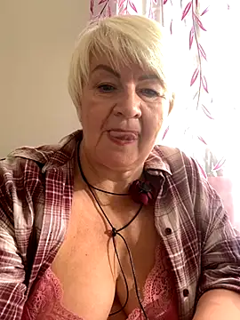 Snapshot of Laura_Millf chatting on October 8, 11:36 am Laura Millf online show from October 8, 11:36 am