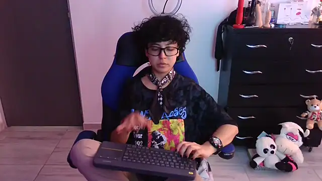 thomascooper7 online show from March 20, 7:30 pm