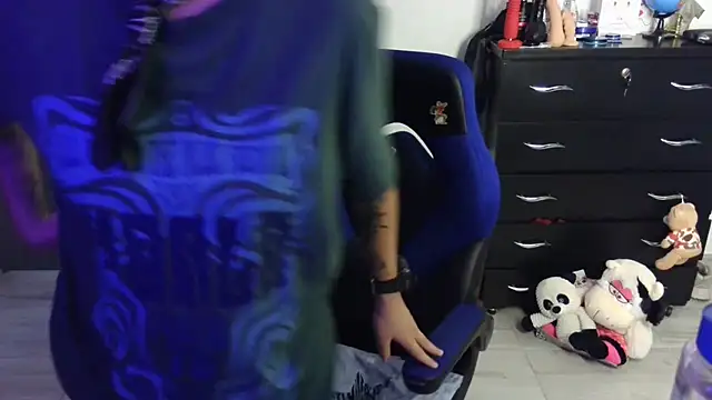 thomascooper7 online show from April 27, 6:27 pm