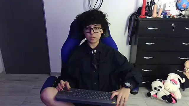 thomascooper7 online show from April 6, 10:33 pm