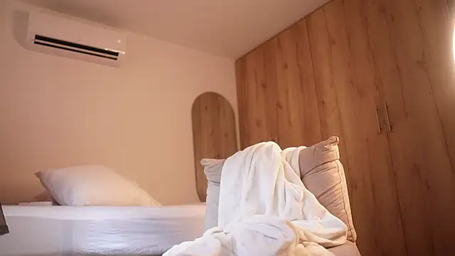 veronica mendez1 online show from April 21, 2:02 pm