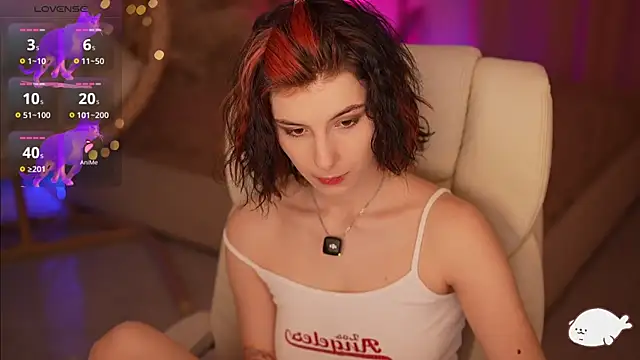 HaylaAmber online show from April 18, 1:24 pm