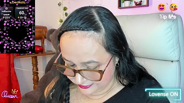 Gia Nahomi online show from April 25, 12:02 am