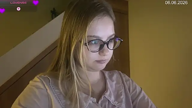 JacyWinslat online show from June 6, 3:29 pm
