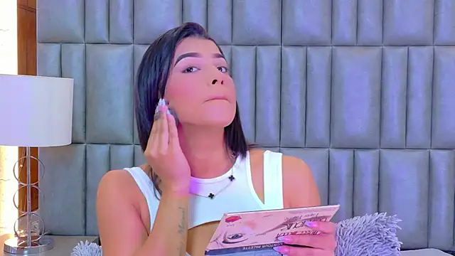 TiaraRosse online show from April 24, 12:30 pm