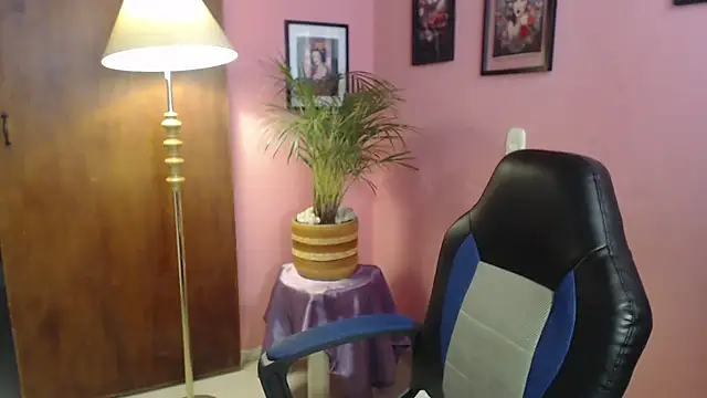 bunnyemilyrose36 online show from April 21, 3:19 pm