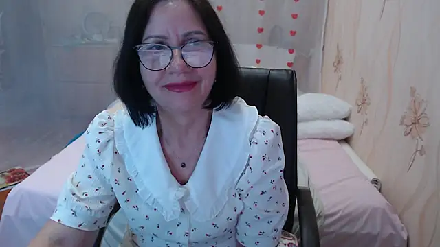 Snapshot of OlgaHottie chatting on October 9, 1:32 am OlgaHottie online show from October 9, 1:32 am