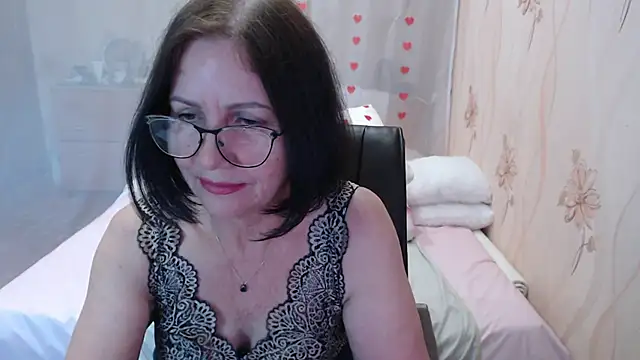 Snapshot of OlgaHottie chatting on October 6, 1:00 am OlgaHottie online show from October 6, 1:00 am